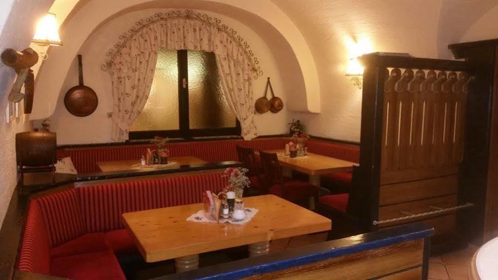 Gasthof - Restaurant Loecker Радштадт Экстерьер фото